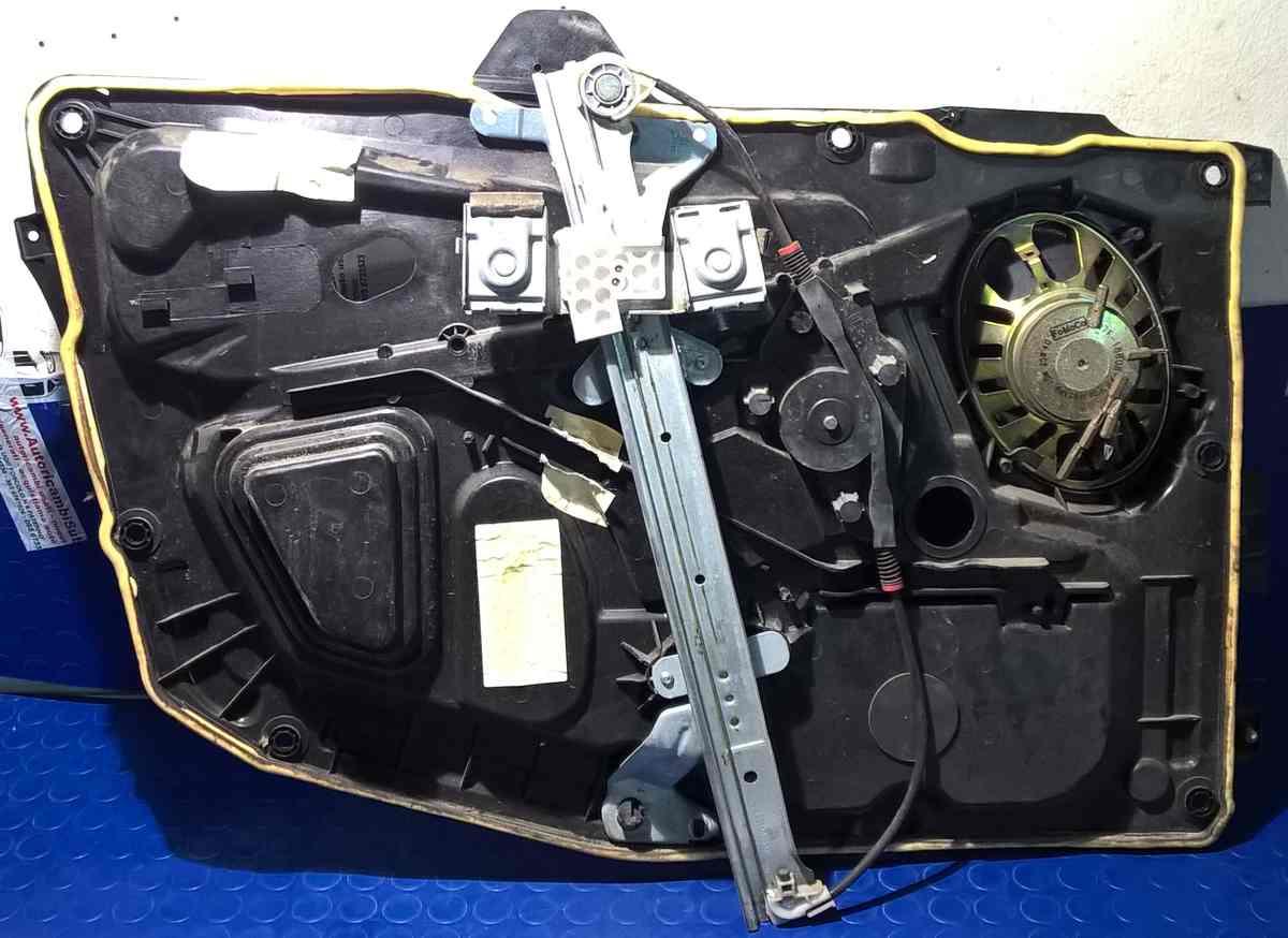 PANNELLO ALZAVETRO DX FORD FIESTA 1.4 TDI 2006 1528040<br /><br /><br />