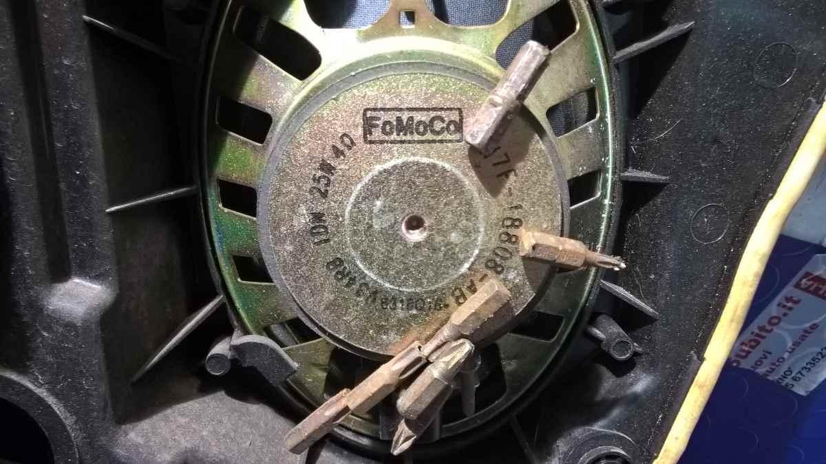 PANNELLO ALZAVETRO DX FORD FIESTA 1.4 TDI 2006 1528040<br /><br /><br />