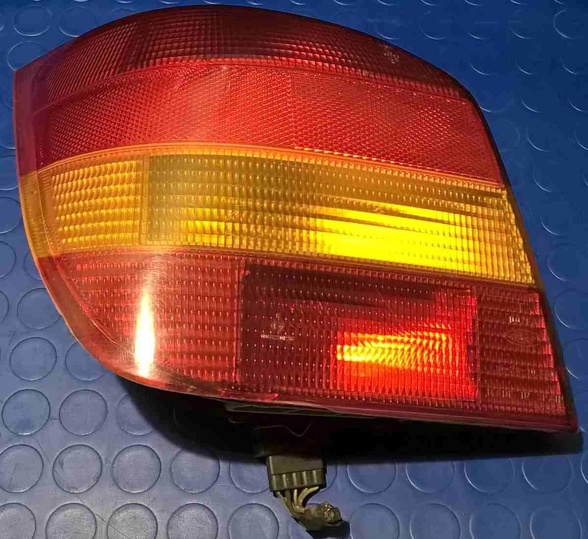 FANALE SX FORD FIESTA 1 SERIE 5028375 <br /><br /><br />