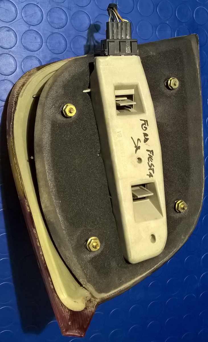 FANALE SX FORD FIESTA 1 SERIE 5028375 <br /><br /><br />