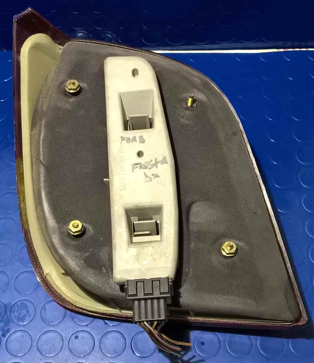 FANALE DX FORD FIESTA 1 SERIE 5028374<br /><br />