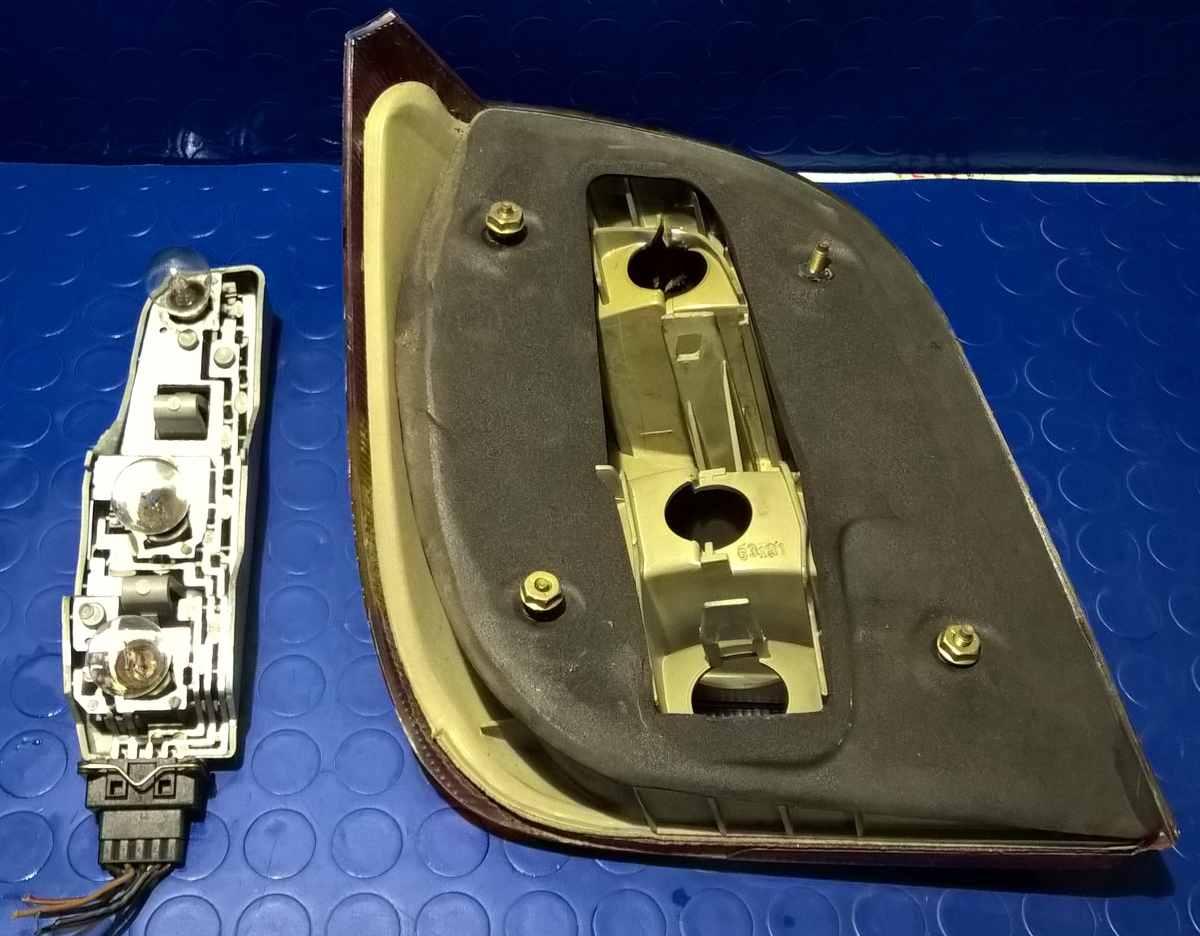 FANALE DX FORD FIESTA 1 SERIE 5028374<br /><br />