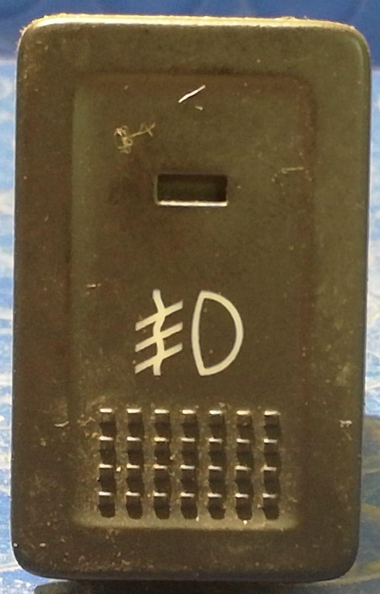 PULSANTE FENDINEBBIA SUZUKI SWIFT 1.3 B 2007 3965062J20000<br /><br /><br />