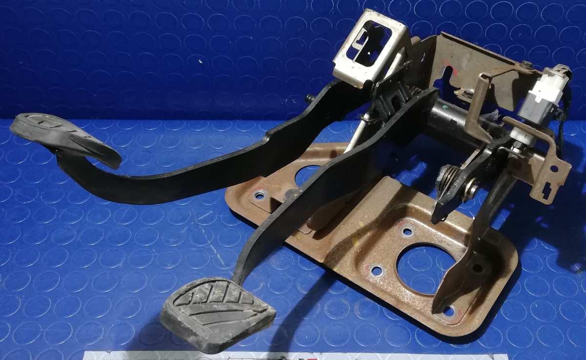 PEDALIERA SUZUKI SWIFT 1.3 B 2007 4960062J50000<br /><br />