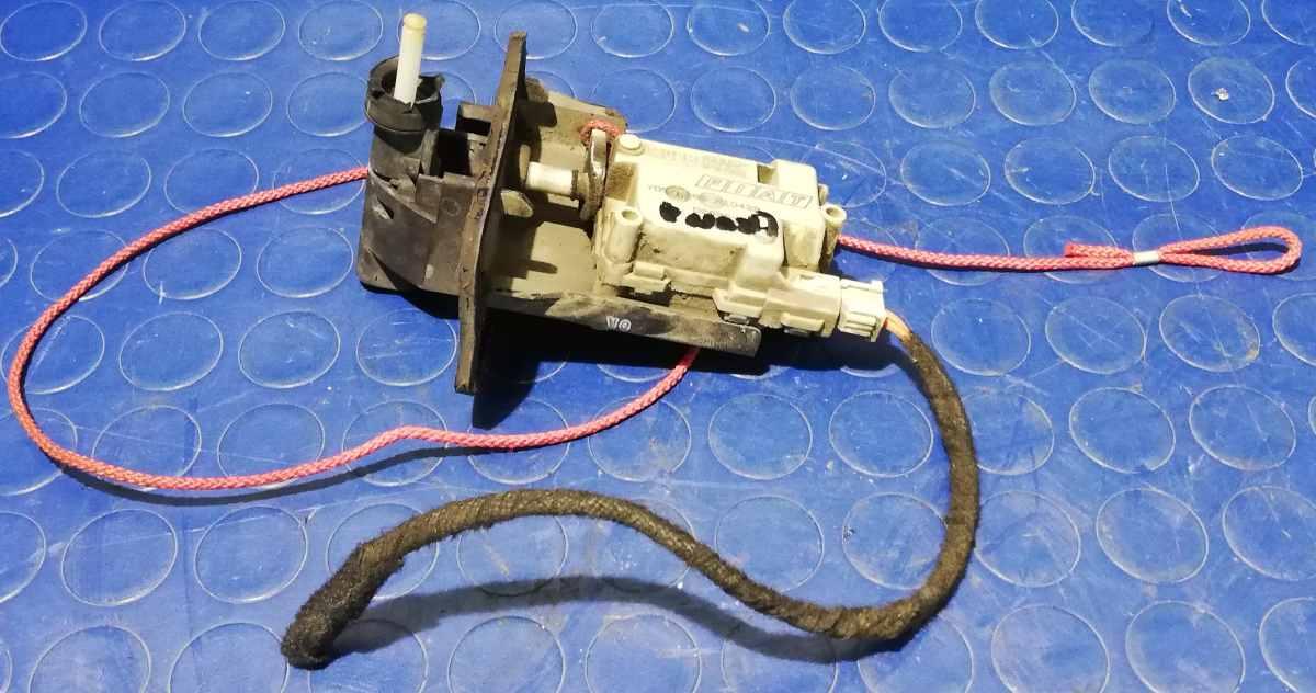 MOTORINO APRI SPORTELLINO CARBURANTE FIAT CROMA 2.4 JTD 2006 D2696<br /><br /><br />