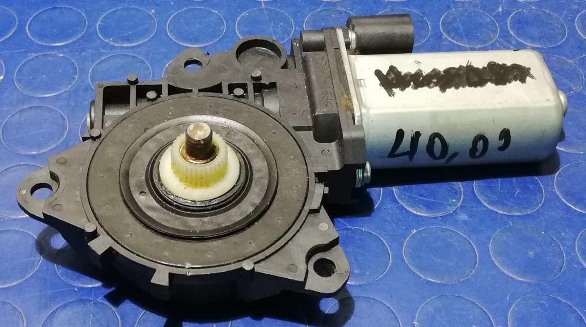 MOTORINO ALZAVETRO ANT DX LANCIA MUSA 1.3 MJT 2007 50045603<br /><br /><br />