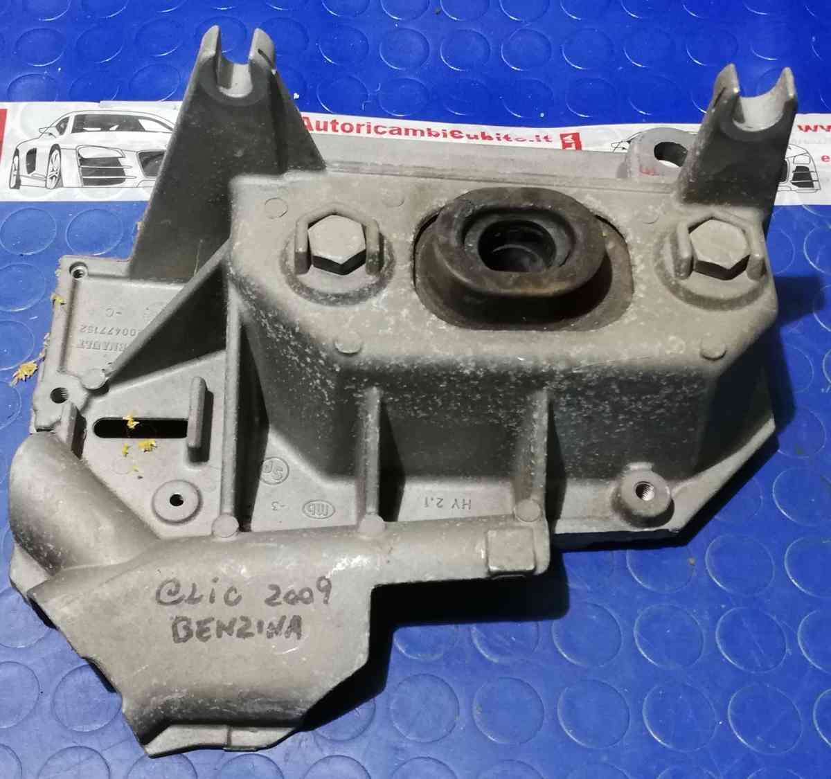 SUPPORTO MOTORE RENAULT CLIO 1.2 BZ 2010 8200477152<br /><br /><br />