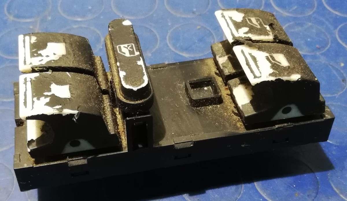 PULSANTIERA ALZAVETRI ANT SX VOLKSWAGEN GOLF 5 2.0 TDI 1K4959857CREH<br /><br /><br />