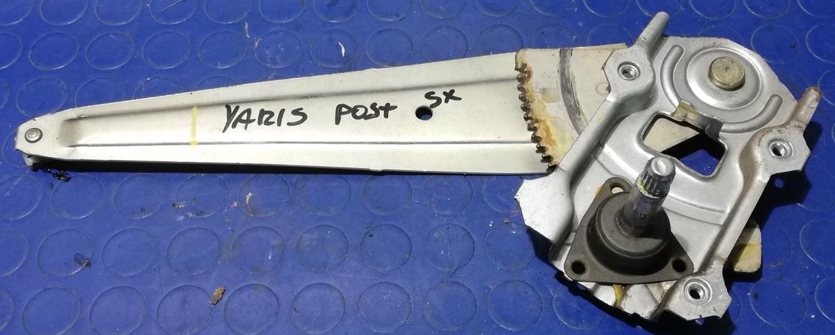 ALZAVETRO POST SX TOYOTA YARIS 2007 698400D120<br /><br /><br />