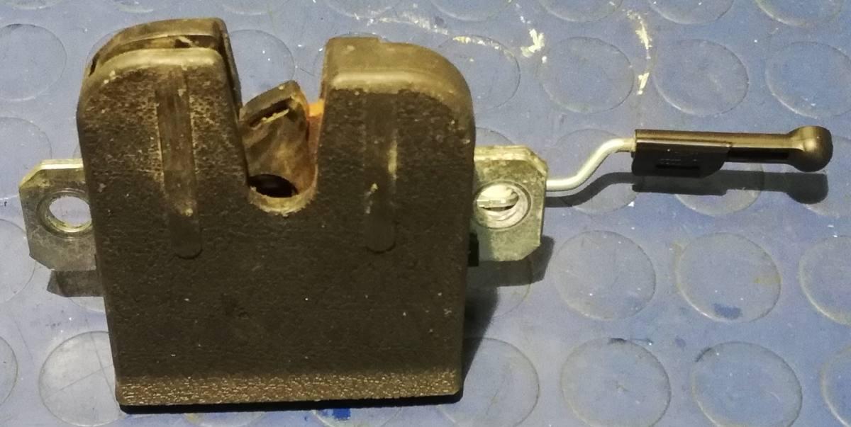 CHIUSURA COFANO POSTERIORE VOLKSWAGEN POLO 6Q6827505<br /><br /><br /><br />