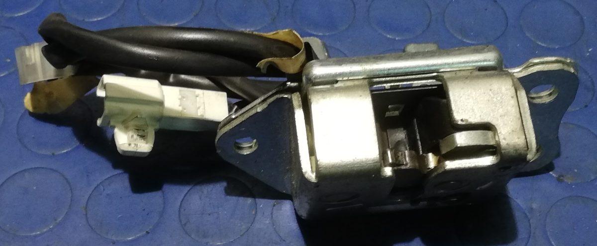 CHIUSURA COFANO TOYOTA YARIS 2004 1.0 BZ 693500D030<br /><br /><br />