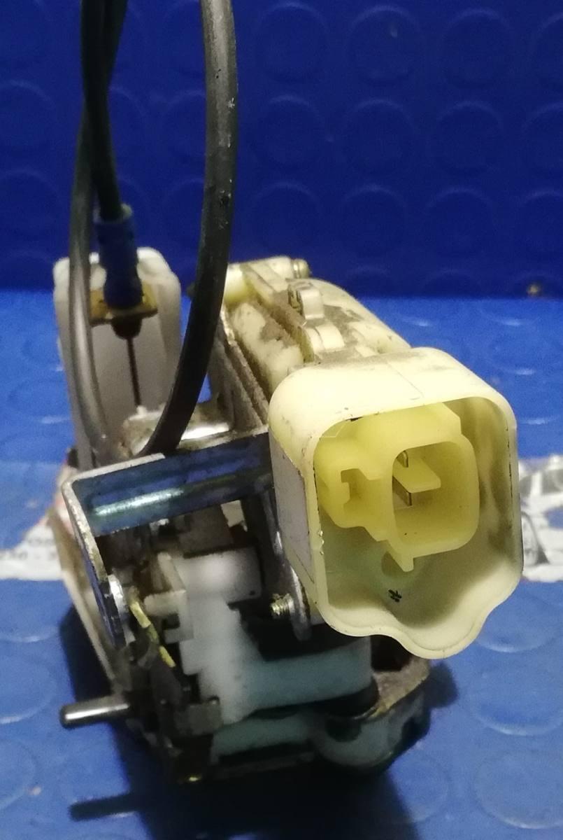 CHIUSURA PORTIERA POST SX TOYOTA YARIS 2004 1.0 BZ 693400D010<br /><br /><br />