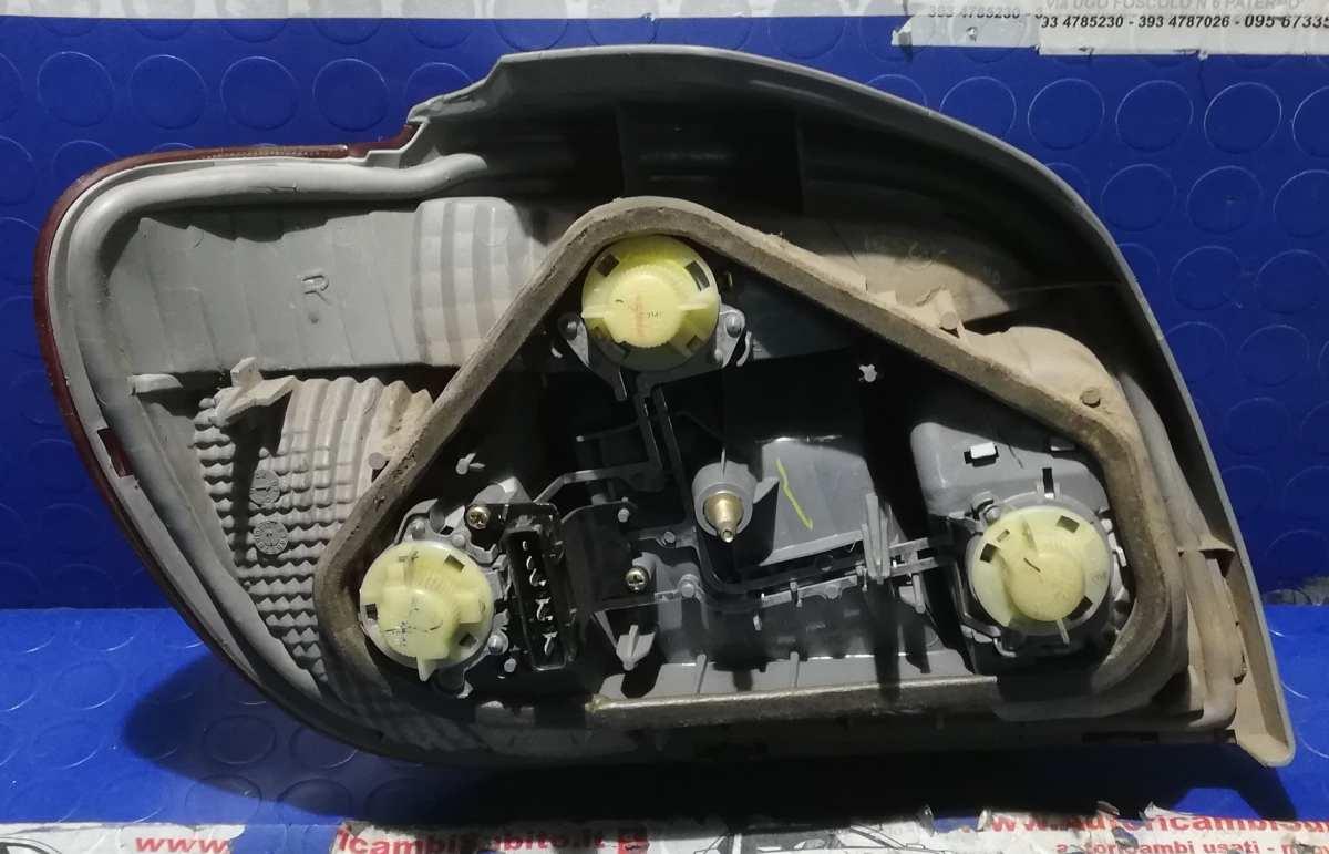 FANALE DX TOYOTA YARIS 2004 1.0 BZ 815510D070<br /><br /><br />