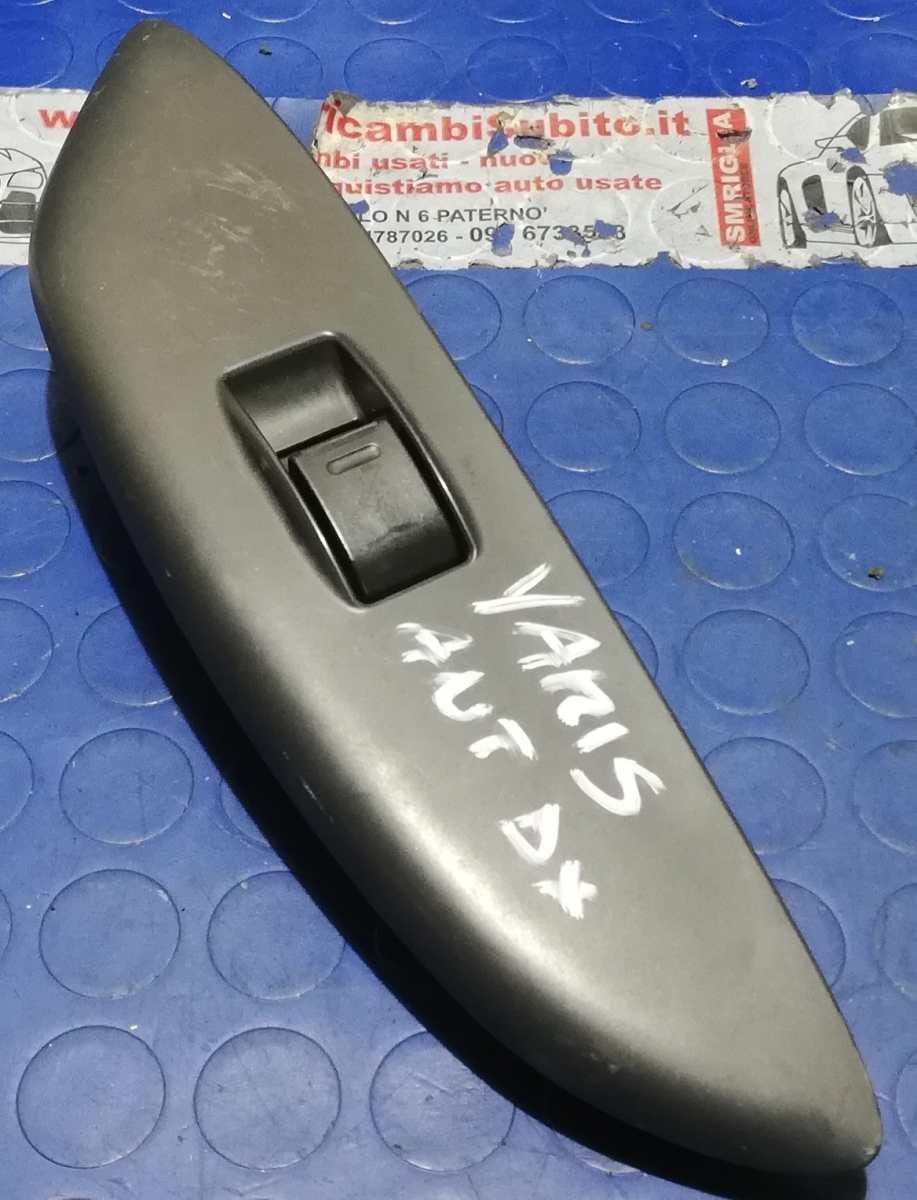 PULSANTE ALZAVETRO ANT DX TOYOTA YARIS 2004 1.0 BZ 848100D010<br /><br /><br />