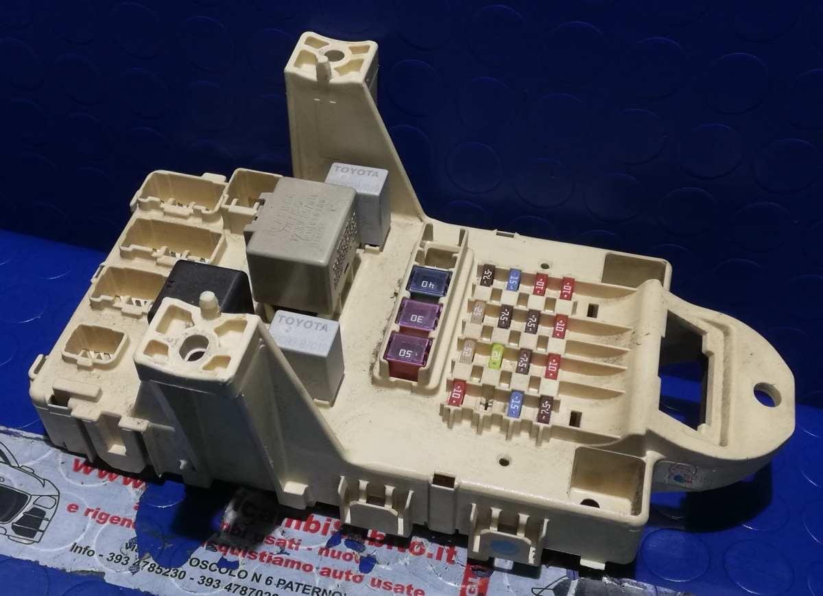 PORTAFUSIBILI TOYOTA YARIS 2004 1.0 BZ 827300D040<br /><br /><br />