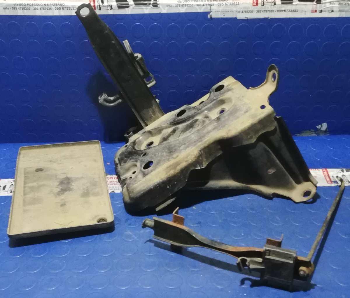 PORTA BATTERIA TOYOTA YARIS 2004 1.0 BZ YARIS2004<br /><br /><br />