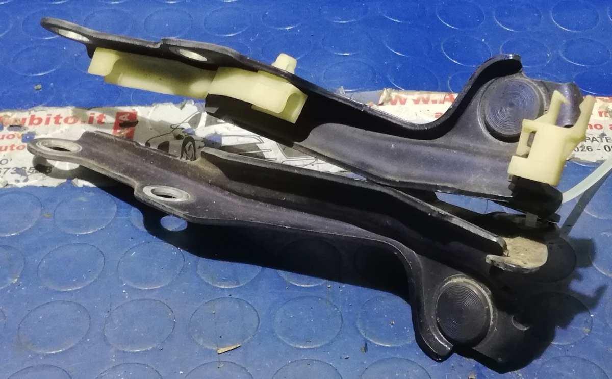 CERNIERE COFANO TOYOTA YARIS 2004 1.0 BZ 534200D010<br />