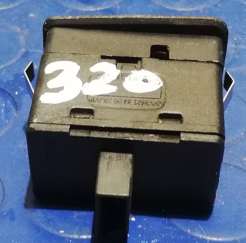 PULSANTE ALZAVETRO POST SX BMW SERIE 3 320 E46 2000 6902174<br /><br /><br />