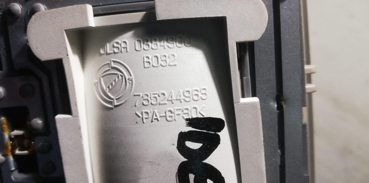 PLAFONIERA FIAT IDEA 1.9 MJT 2006 735244968<br /><br /><br />