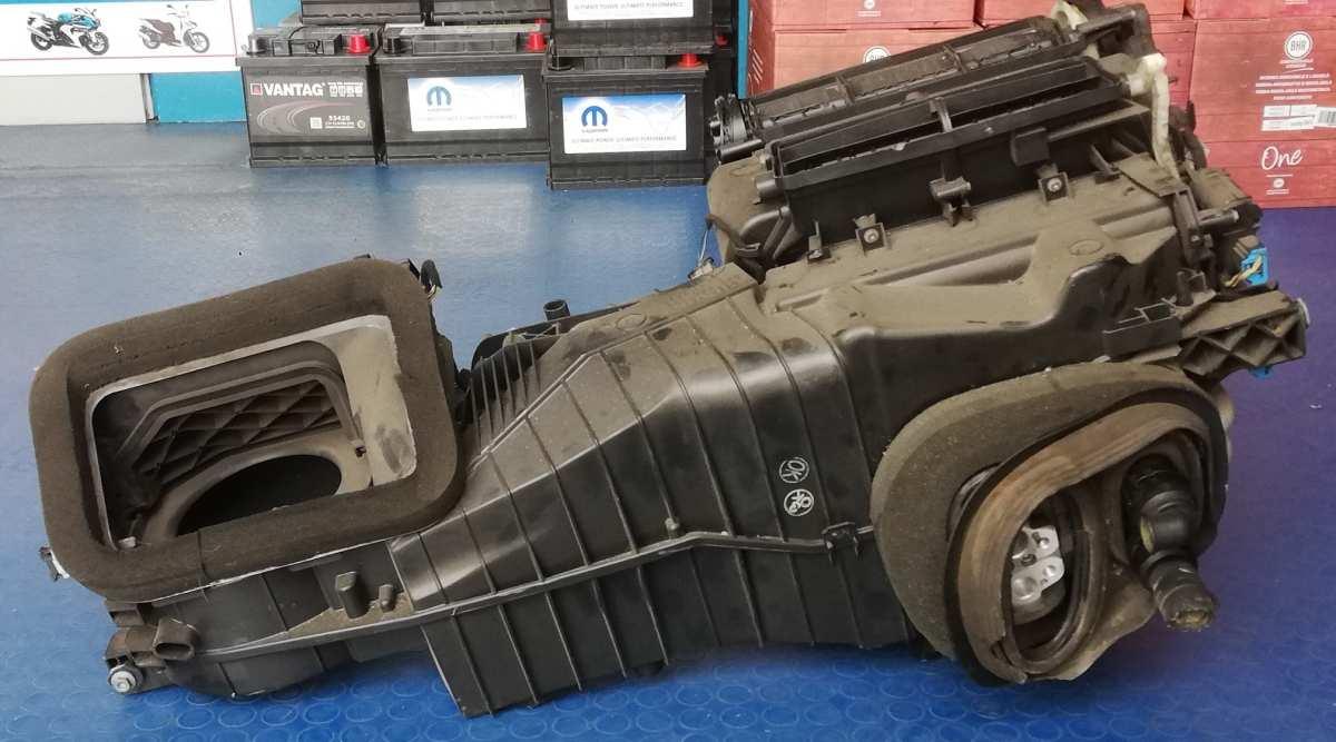 CONVOGLIATORE STUFA VOLKSWAGEN GOLF 5 1K1820007<br /> <br /><br />