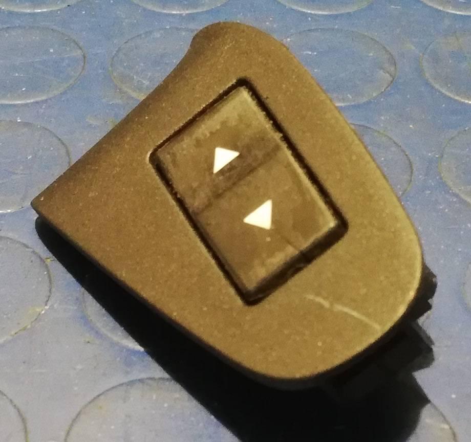 PULSANTE ALZAVETRO ANT DX FIAT STILO 1.9 JTD 2005 STILO00<br /><br /><br />