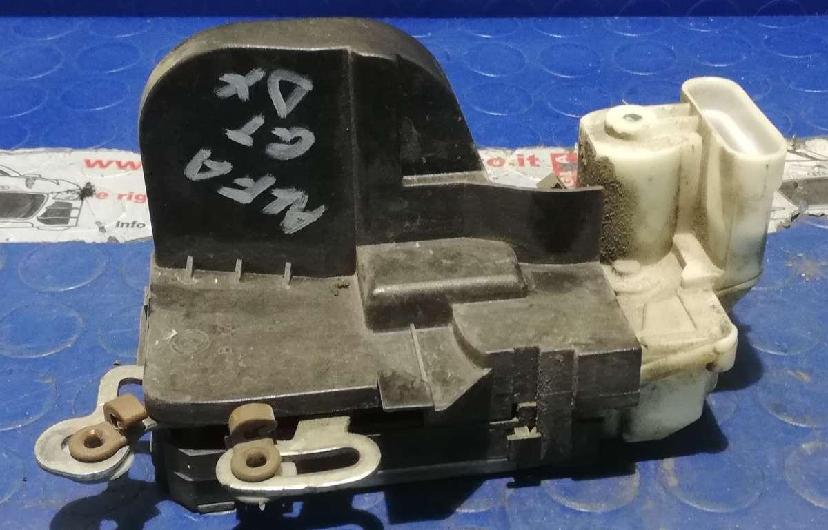 CHIUSURA PORTIERA DX ALFA ROMEO GT 1.9 JTD 2005 46800415<br /><br /><br />