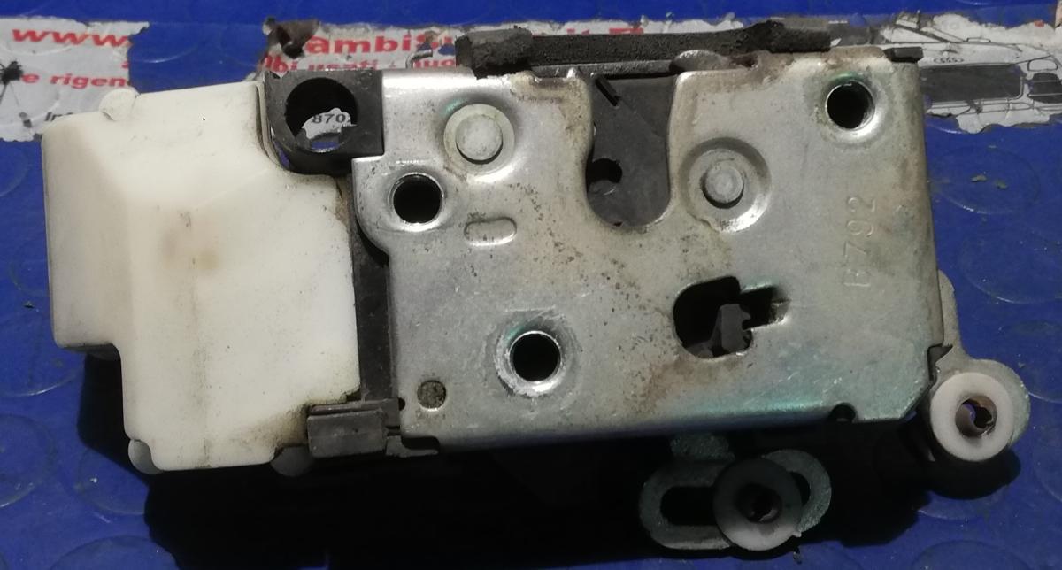 CHIUSURA PORTIERA DX ALFA ROMEO GT 1.9 JTD 2005 46800415<br /><br /><br />