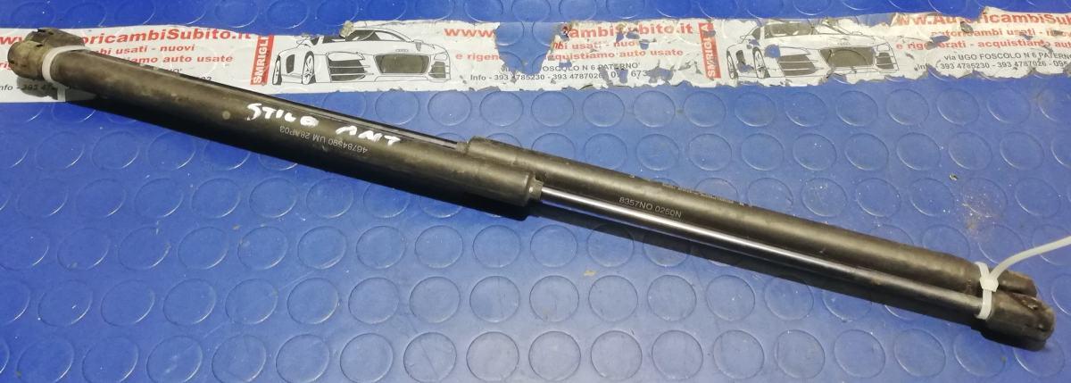 PISTONCINI COFANO ANT FIAT STILO 1.9 JTD 2005 46784590<br /><br /><br />