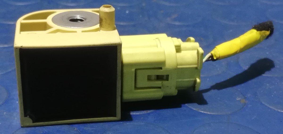 SENSORE AIRBAG ALFA ROMEO GT 1.9 JTD 60682452<br /><br /><br />