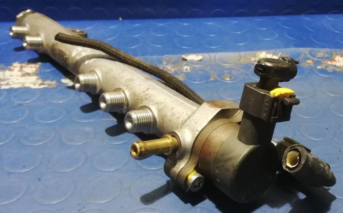 FLAUTO INIETTORI FIAT IDEA 1.3 MJT 2006 0445214044<br /><br /><br />