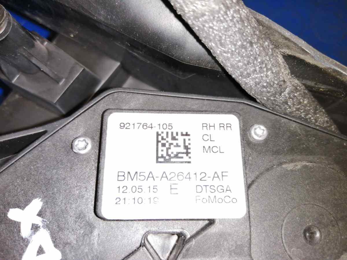 chiusura post  dx ford focus sw 2015 921764105<br />