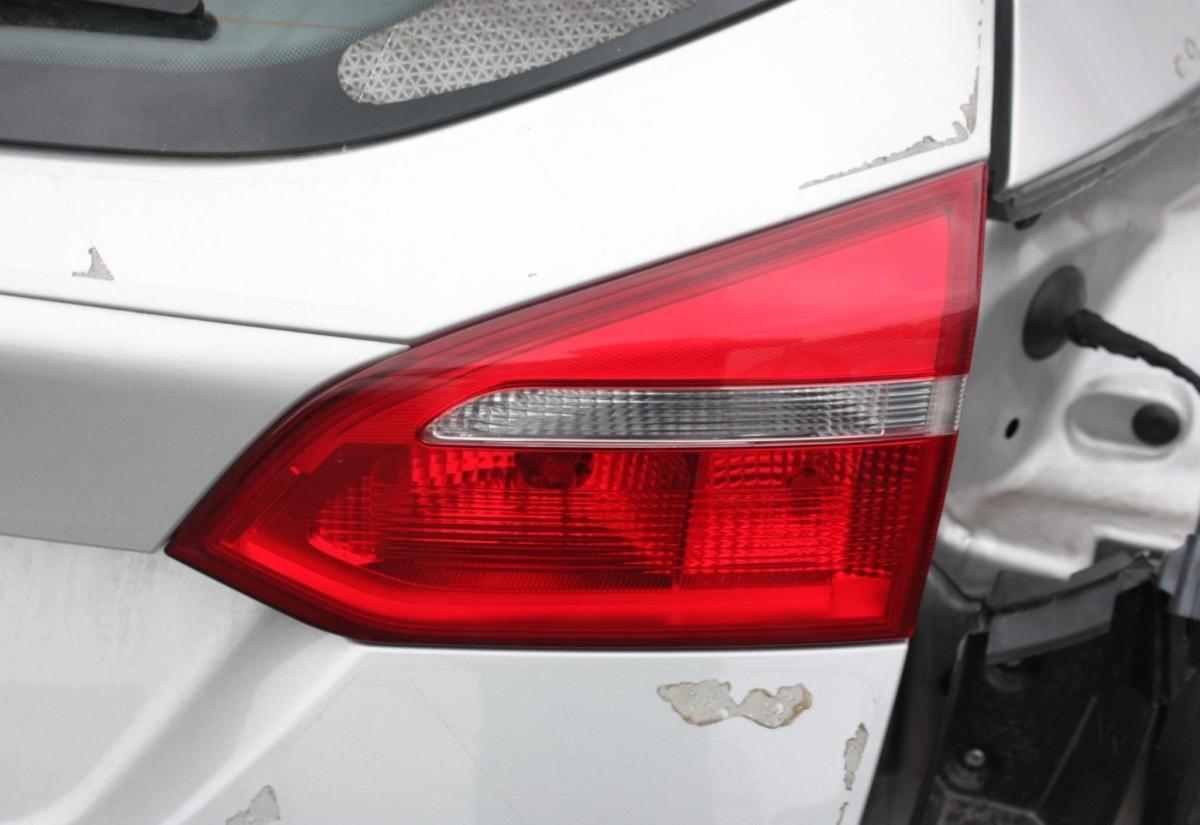fanale interno post dx ford focus sw2015 f1eb13a602ba<br />
