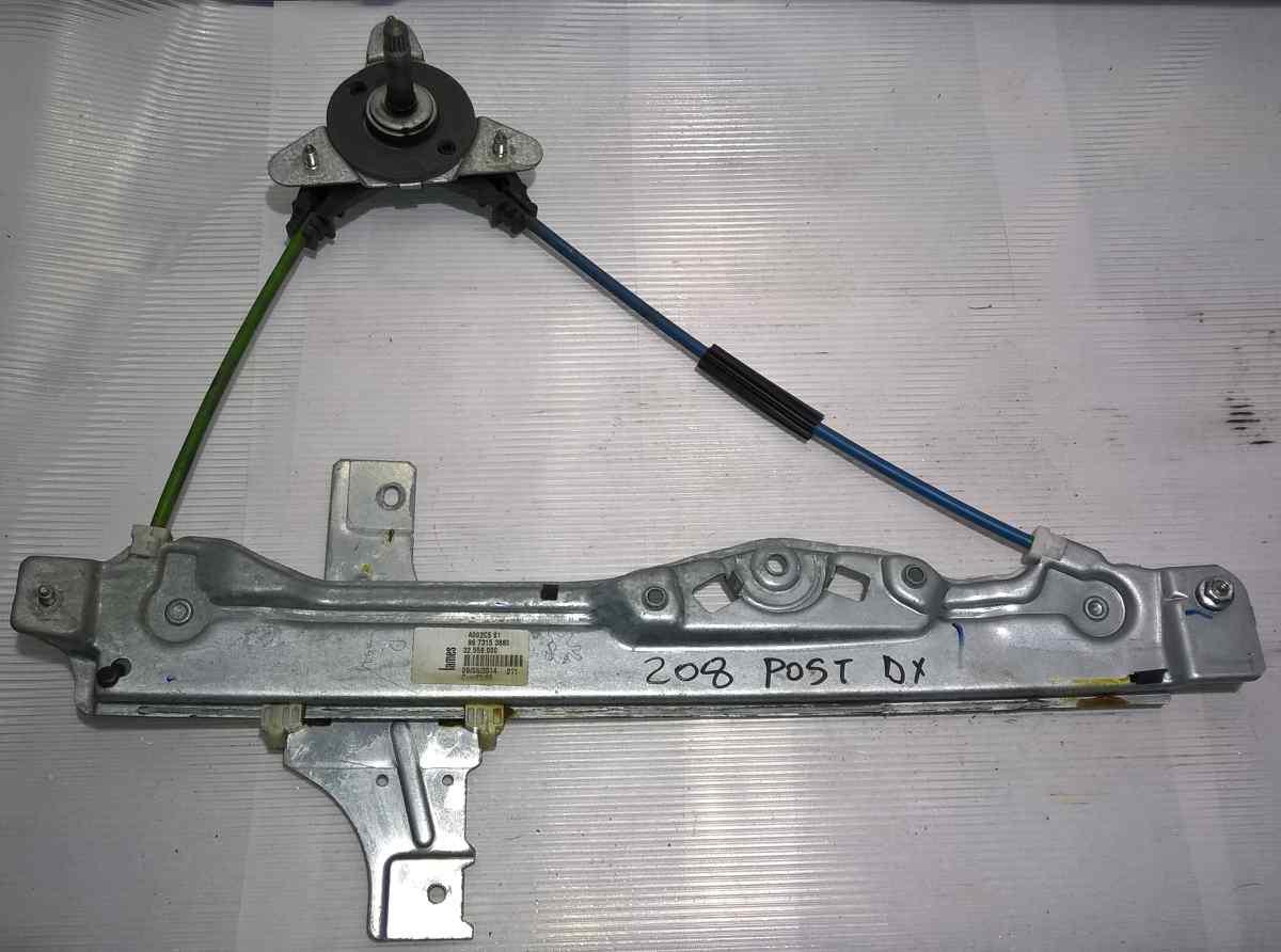 alzavetro manuale post dx peugeot 208 9673153880<br />