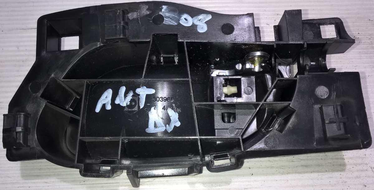 maniglia interna ant dx peugeot 208 9144G4<br />