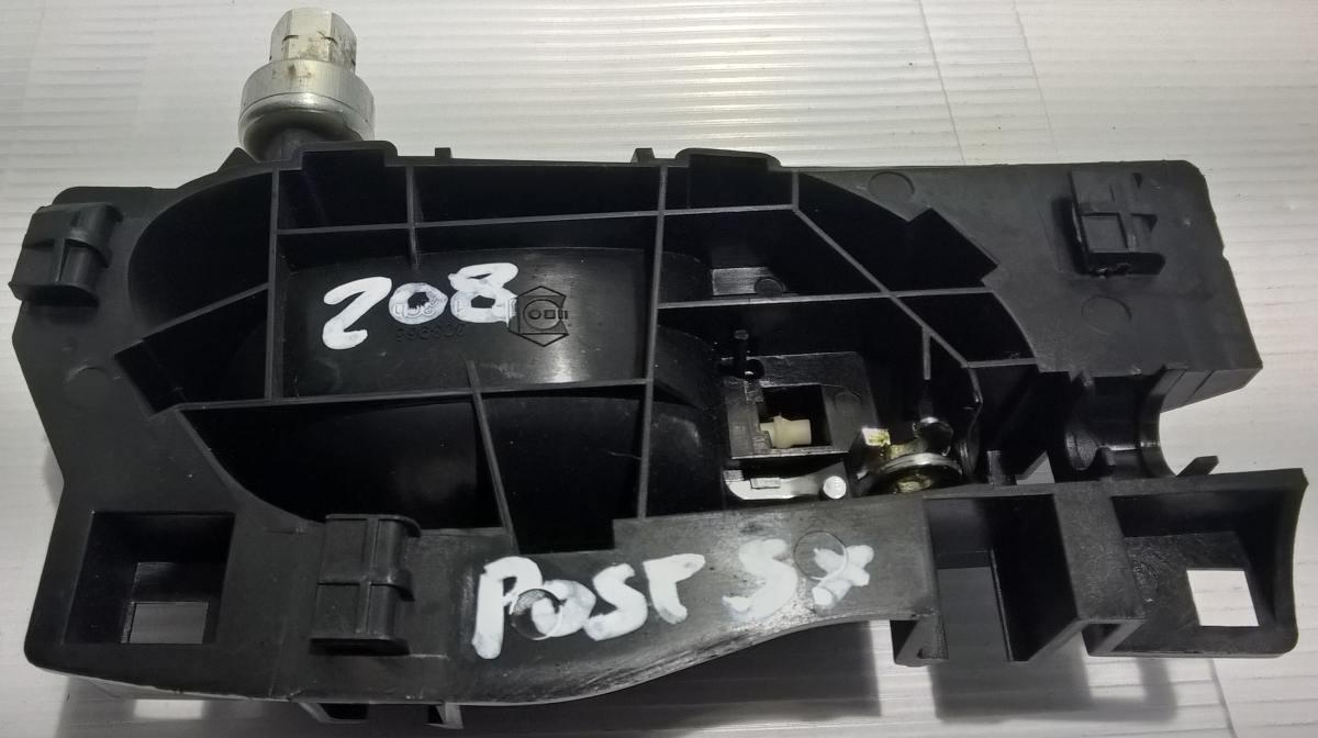 maniglia interna post sx peugeot 208 96555518VV<br /><br />