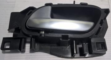 maniglia interna portiera ant sx peugeot 208 96555518vv<br /><br />