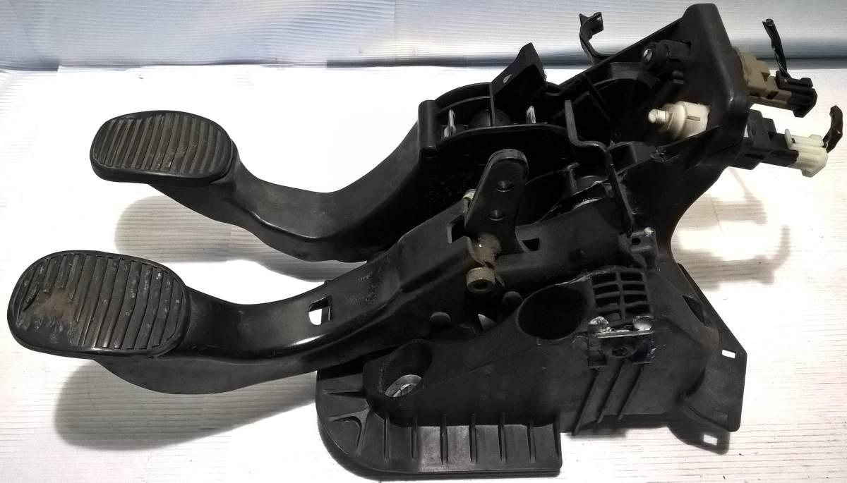 pedaliera freno frizione fiat idea 71736001 71732395<br />