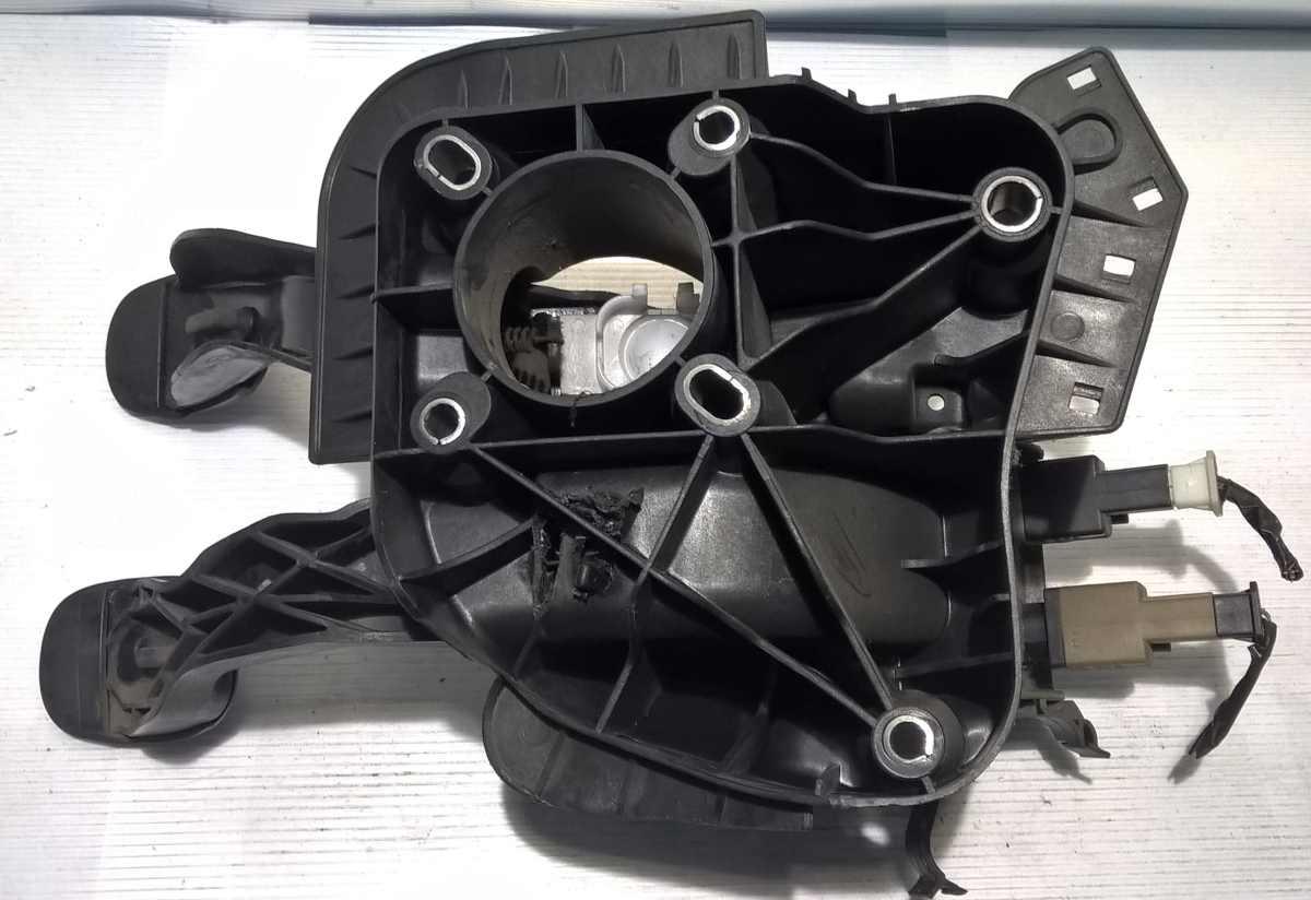 pedaliera freno frizione fiat idea 71736001 71732395<br />