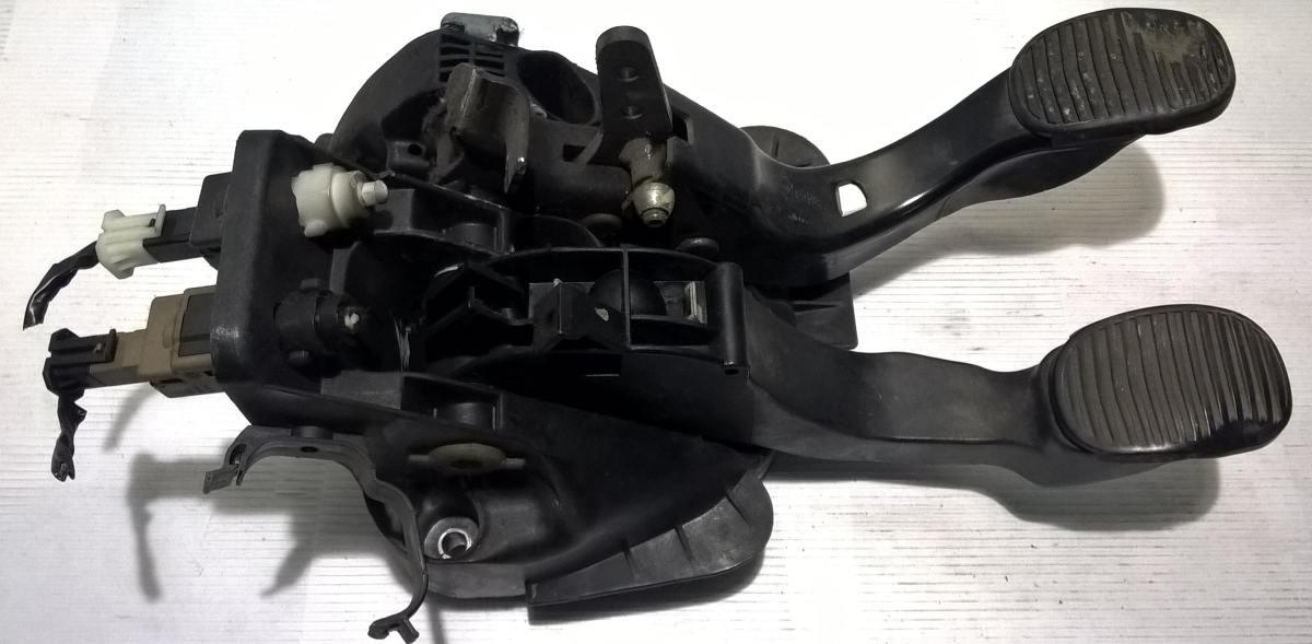 pedaliera freno frizione fiat idea 71736001 71732395<br />