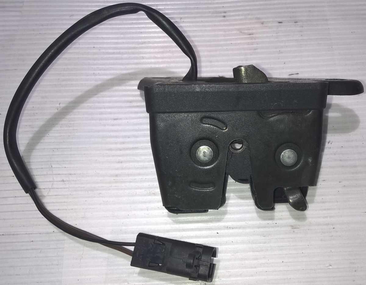 chiusura serratura portellone fiat punto 2-3 serie 51747391<br />