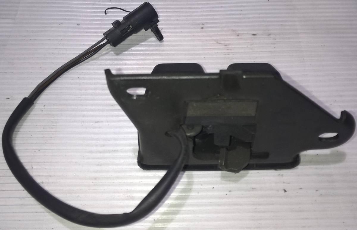 chiusura serratura portellone fiat punto 2-3 serie 51747391<br />