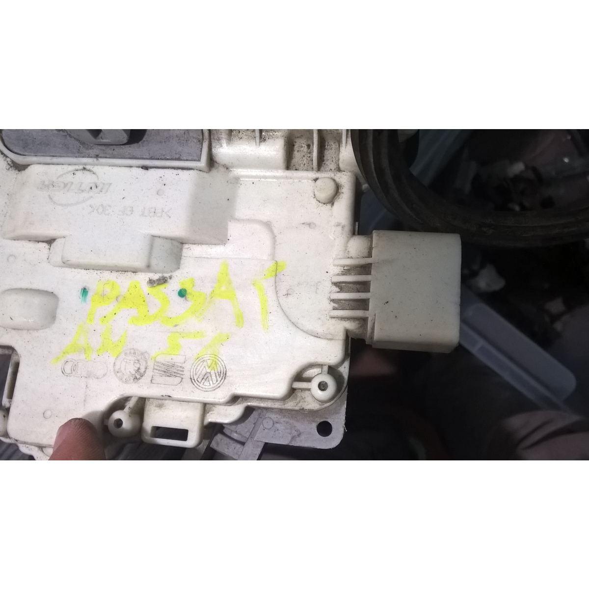 serratura portiera ant sx volkswagen passat 3C1837015A