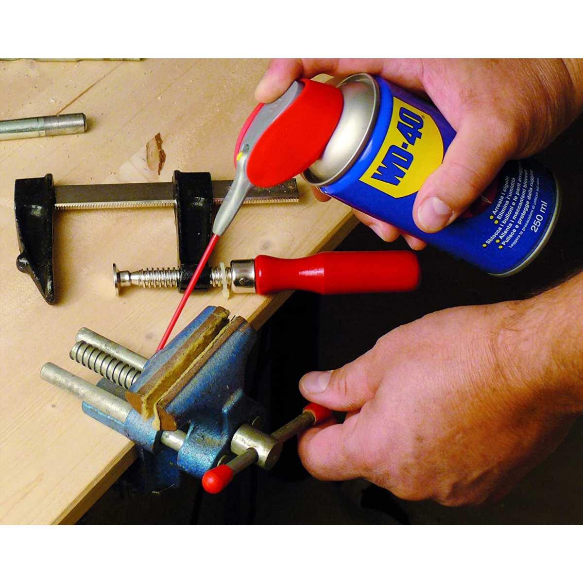 WD-40 Prodotto Multifunzione Lubrificante Spray, 250 ml + 40 ml (originale)