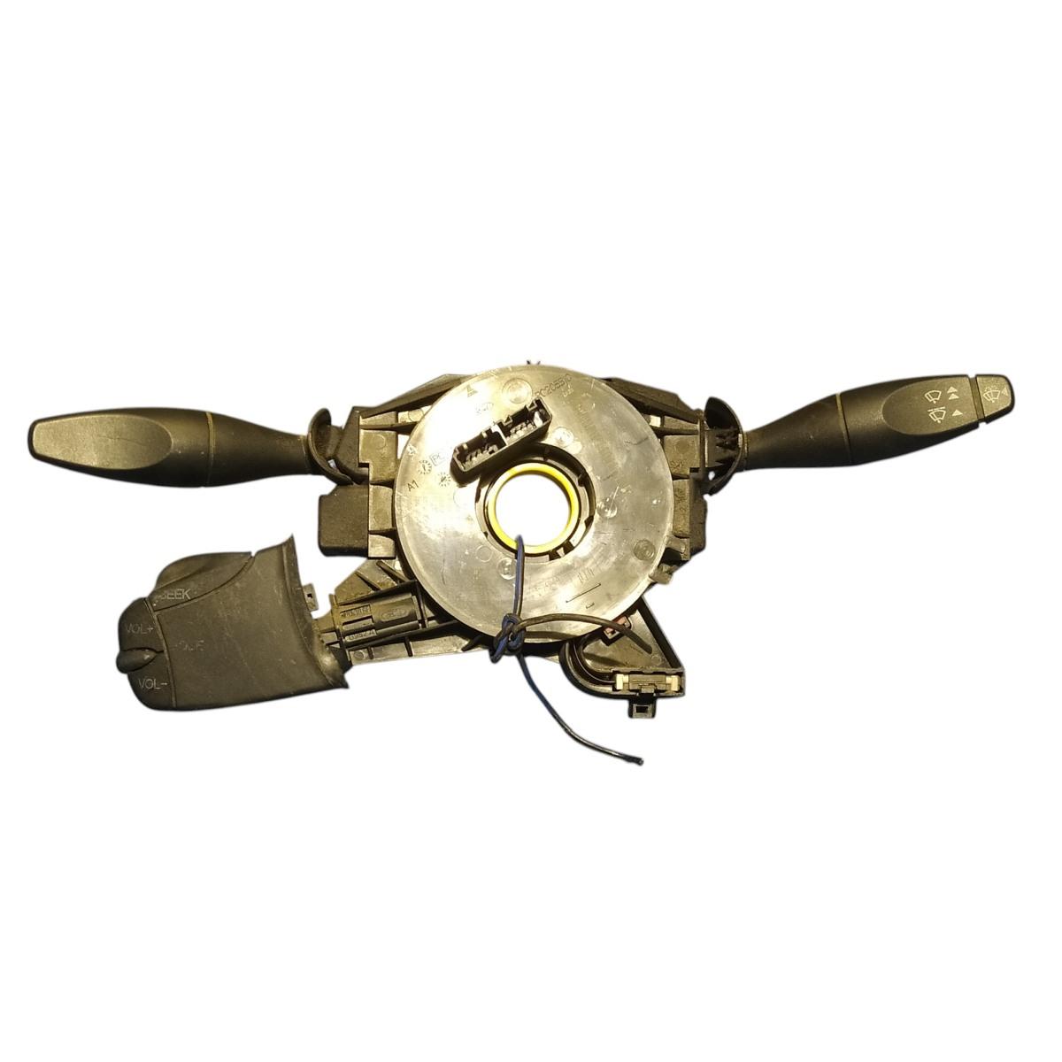 devialuci<br />FOrd focus 1 <br />98Ab13n064ag<br />