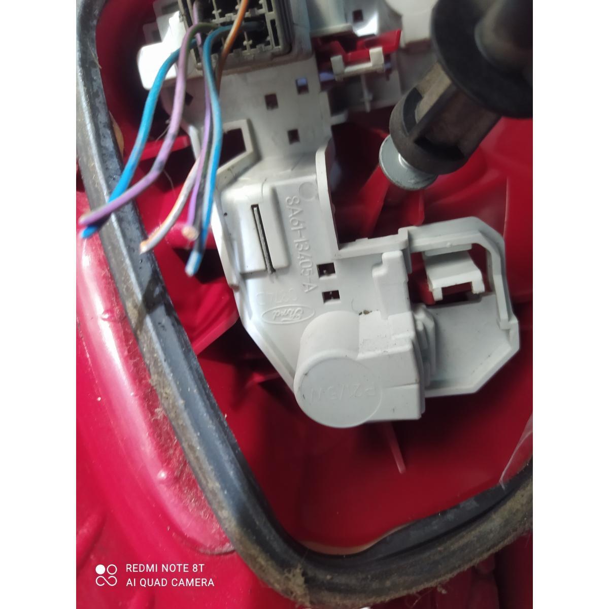 fanale dx  ford fiesta 2010   8a6113404<br /><br /><br />