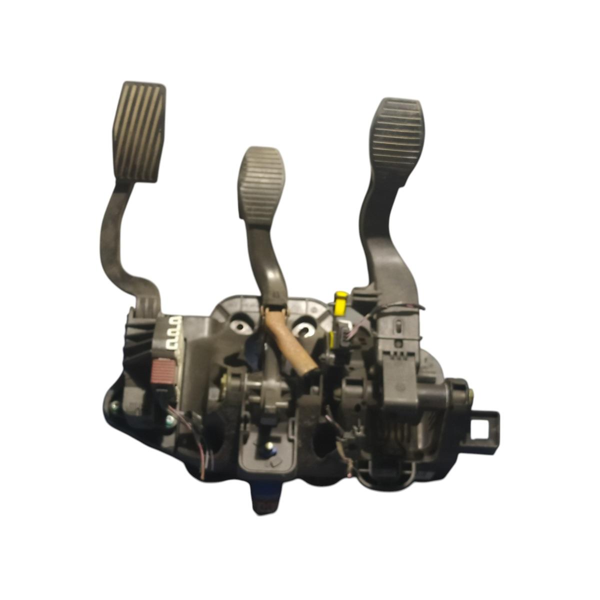 PEDALIERA   FIAT 500L  00519445140<br /><br /><br />