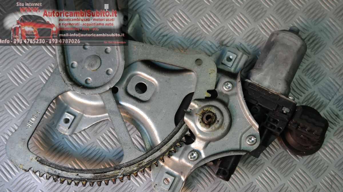 Toyota yaris alzavetro elettrico anteriore dx