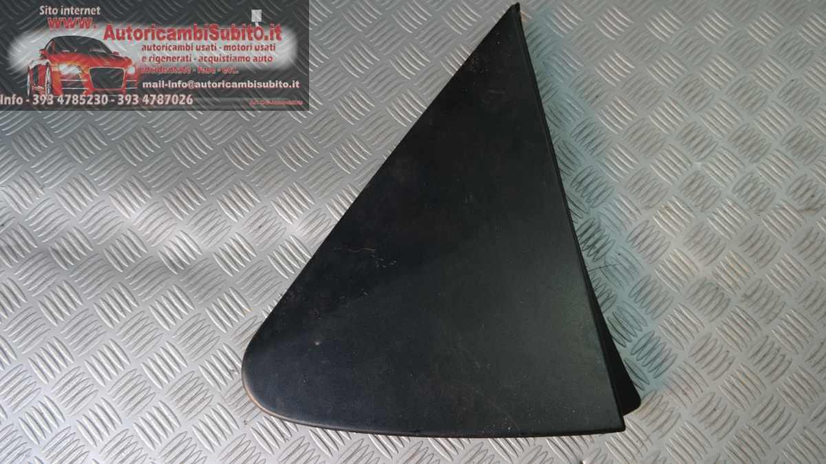 Toyota yaris plastica esterna copriparafango sx