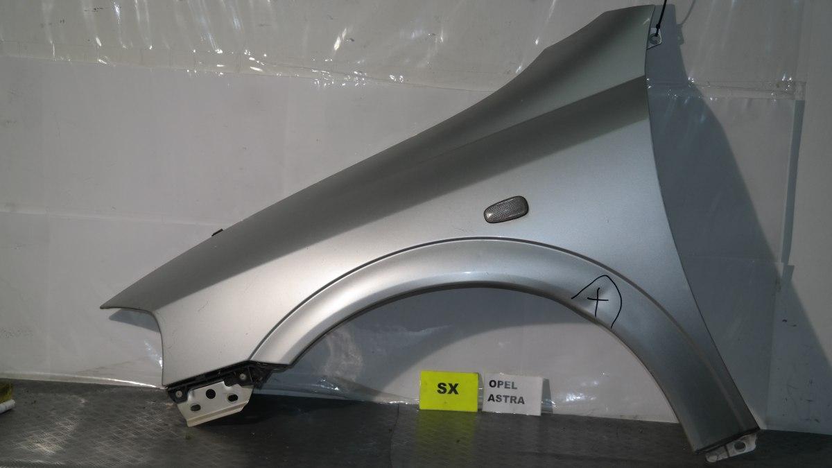 Opel astra parafango sx con qualche graffio