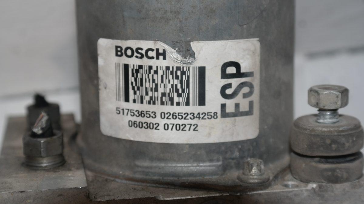Alfa romeo 147 51753653 / 0265234258 centralina abs bosch